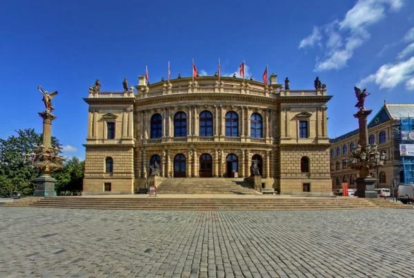Exteriér budovy Rudolfina v Prahe