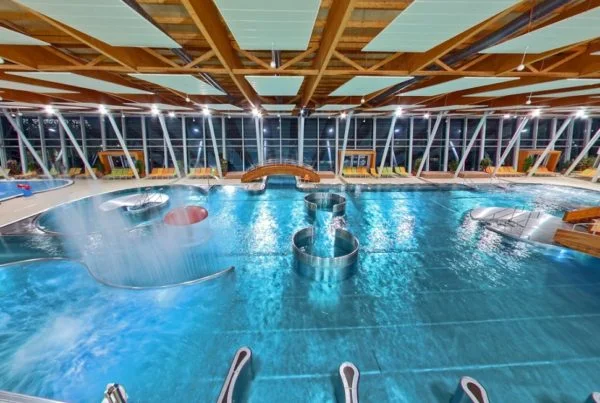 Vnútorný bazén aquaparku Aqualand Moravia