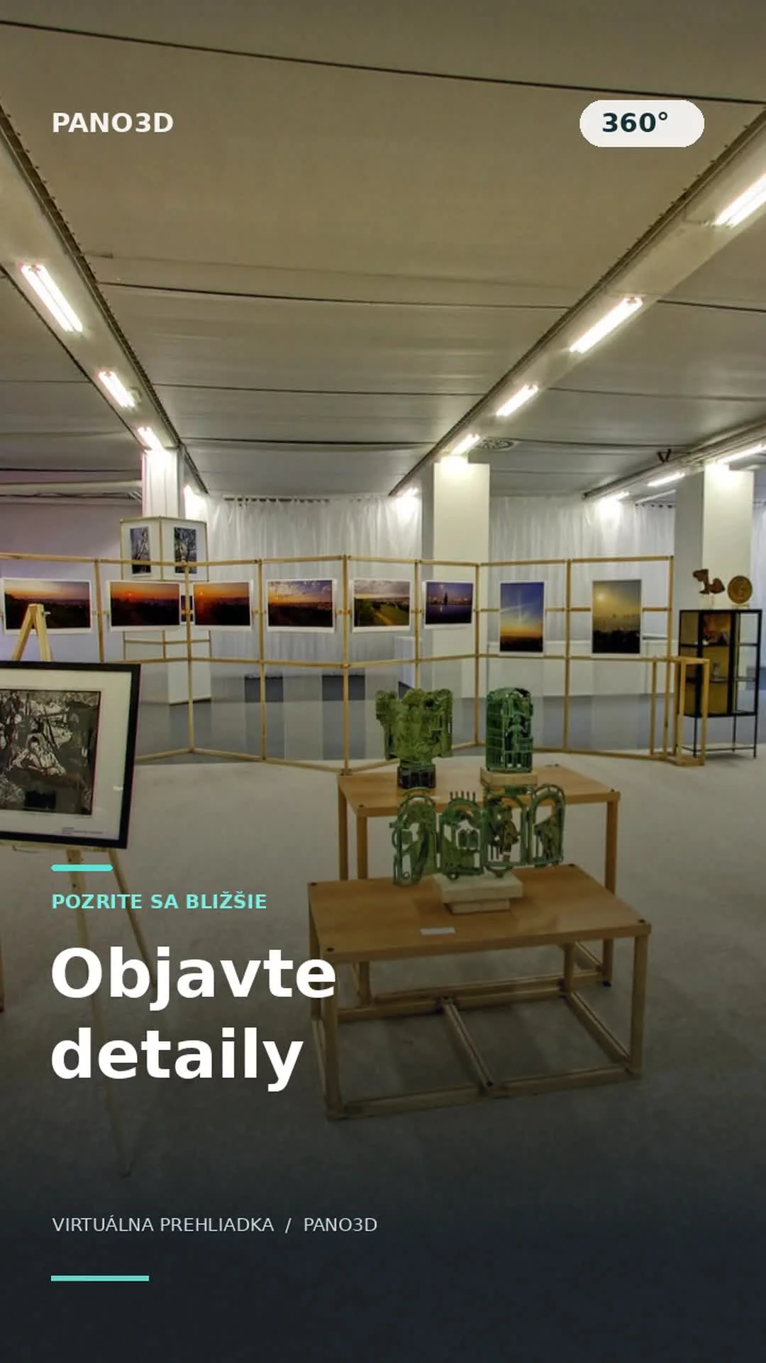 Náhľad Reelu Art Gallery Incheba s vystavenými fotografiami a keramikou